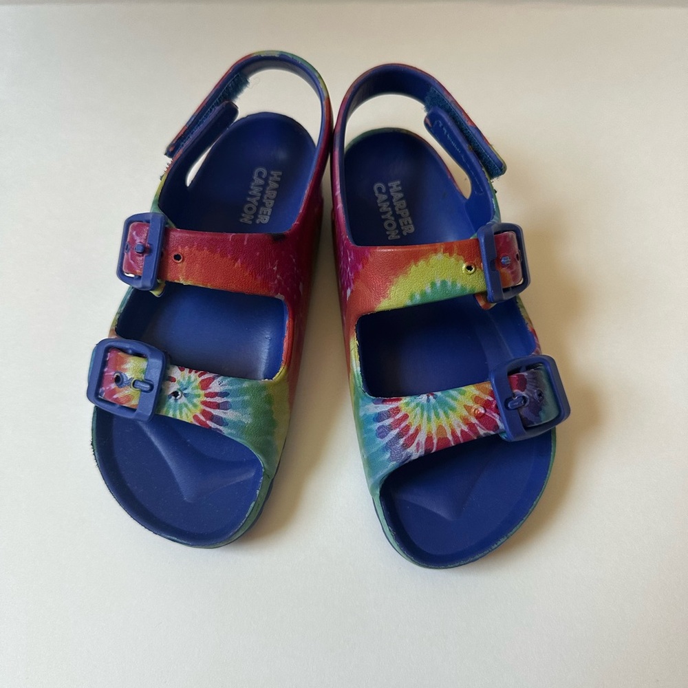 Harper Canyon Red and Blue Sandals with Adjustable Straps